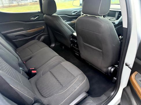 Used 2018 GMC Acadia SLE image 28