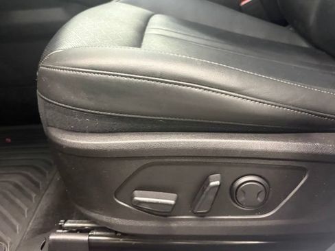 Used 2023 Kia Sorento S w/ Panoramic Sunroof Package AWD/4WD image 13