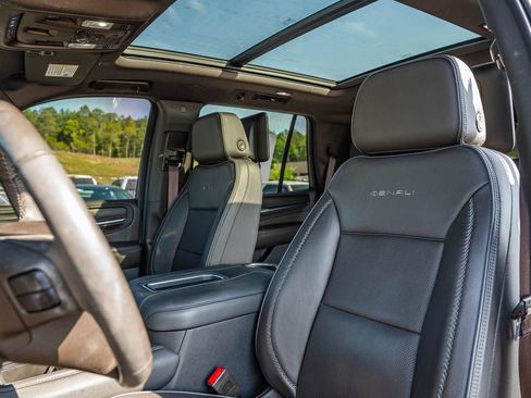 Used 2021 GMC Yukon Denali w/ Denali Premium Package RWD image 23