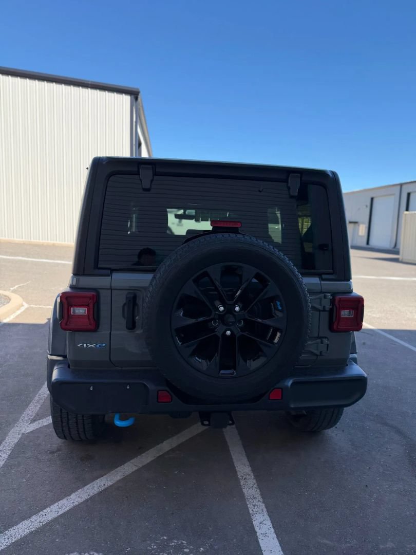 Used 2023 Jeep Wrangler Unlimited Sahara w/ Cold Weather Group AWD/4WD image 4