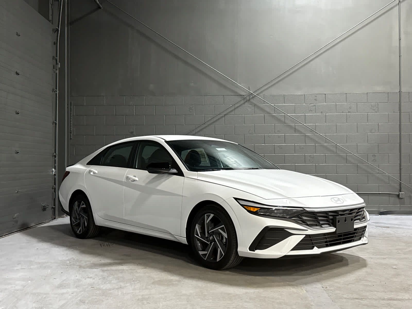 Used 2025 Hyundai Elantra Sport FWD image 1