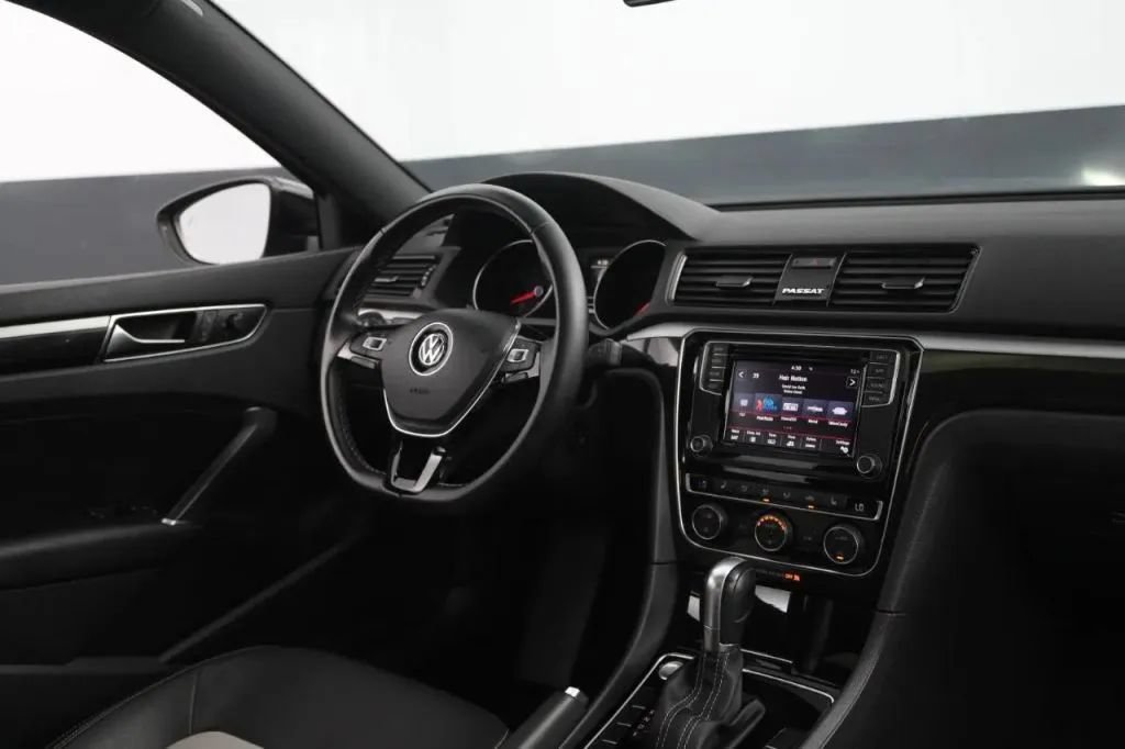 Used 2018 Volkswagen Passat GT FWD image 42