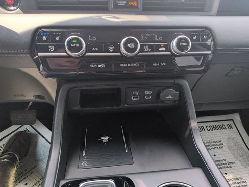 Used 2025 Honda Pilot Elite image 18