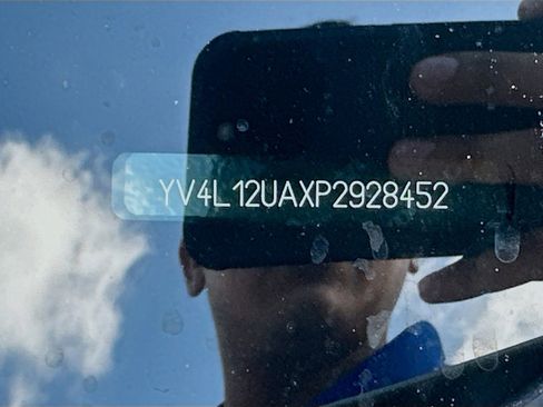 Used 2023 Volvo XC40 B5 Ultimate w/ Protection Package Premier image 38