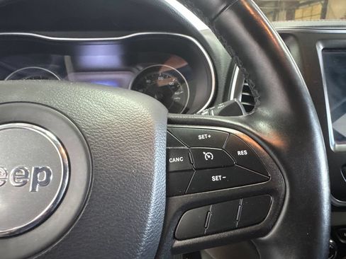 Used 2019 Jeep Cherokee Trailhawk w/ Cold Weather Group AWD/4WD image 13