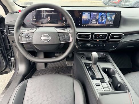 New 2026 Nissan Sentra SR w/ SR Premium Package FWD image 18