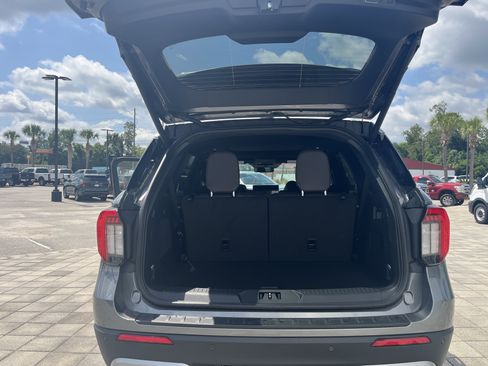 New 2026 Ford Explorer Platinum RWD image 13