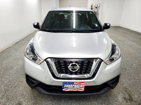 Used 2018 Nissan Kicks S image 2