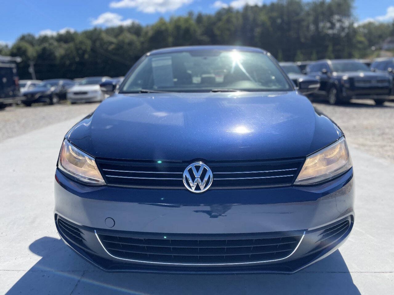 Used 2013 Volkswagen Jetta SE FWD image 2