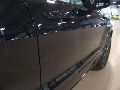 Used 2018 Jeep Grand Cherokee Altitude AWD/4WD image 25