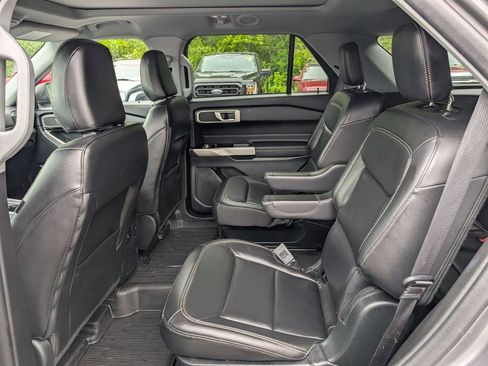 Used 2023 Ford Explorer XLT w/ Equipment Group 202A AWD/4WD image 17