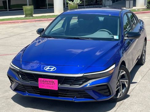 Used 2025 Hyundai Elantra Sport FWD image 9