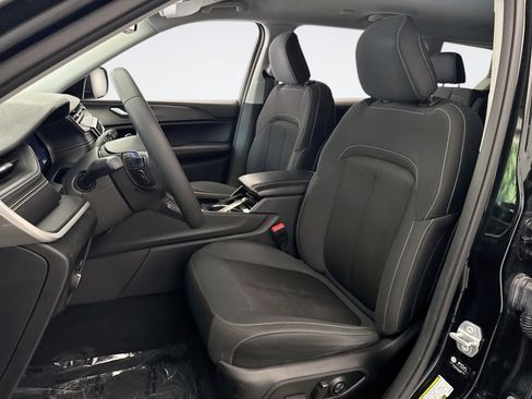 Used 2023 Jeep Grand Cherokee L Laredo image 11