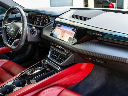 Used 2024 Audi e-tron GT Premium Plus image 43