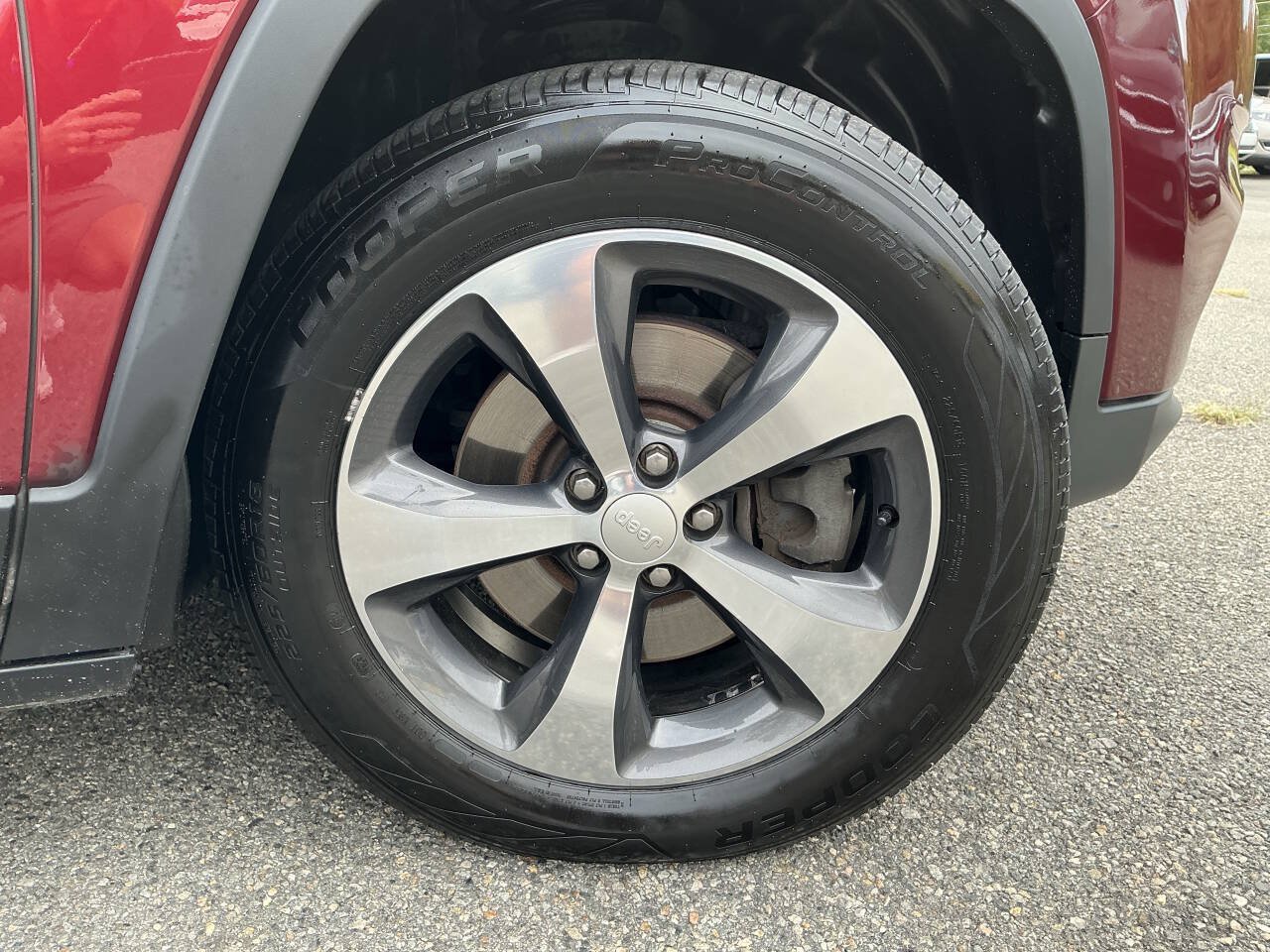 Used 2019 Jeep Cherokee Limited AWD/4WD image 14