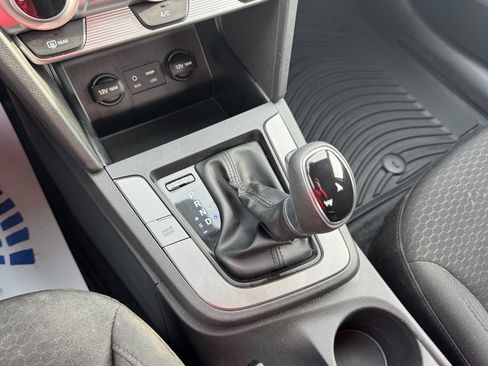 Used 2019 Hyundai Elantra SE w/ Cargo Package image 17