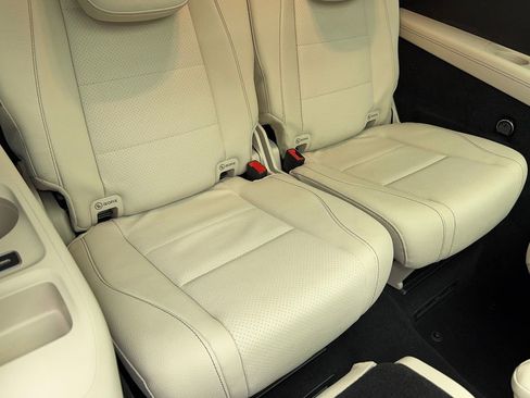 Used 2025 Mercedes-Benz GLS 450 4MATIC w/ AMG Line Exterior image 49