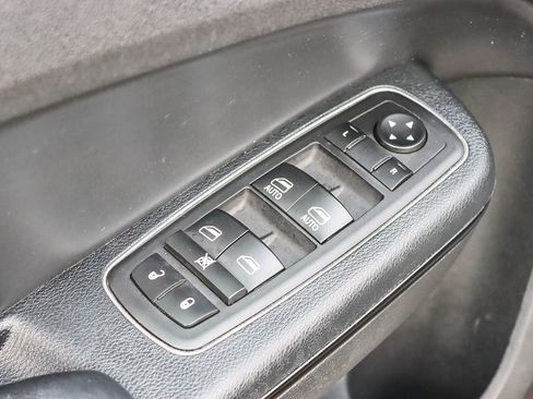 Used 2014 Chrysler 300 S image 40