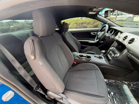 Used 2018 Ford Mustang Coupe w/ Equipment Group 101A RWD image 32