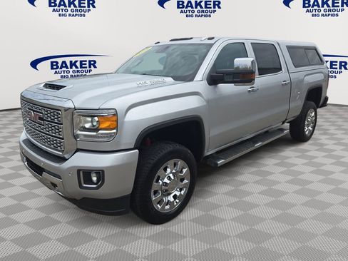 Used 2018 GMC Sierra 2500 Denali w/ Duramax Plus Package AWD/4WD image 7