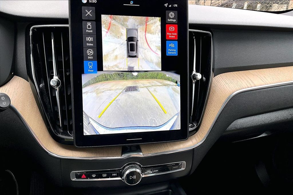 Certified 2026 Volvo XC60 B5 Plus AWD/4WD image 29