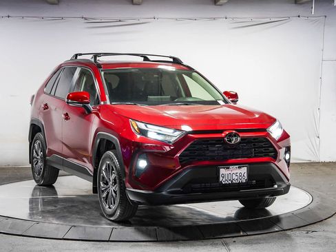 Used 2025 Toyota RAV4 XLE Premium w/ Weather Package AWD/4WD image 5
