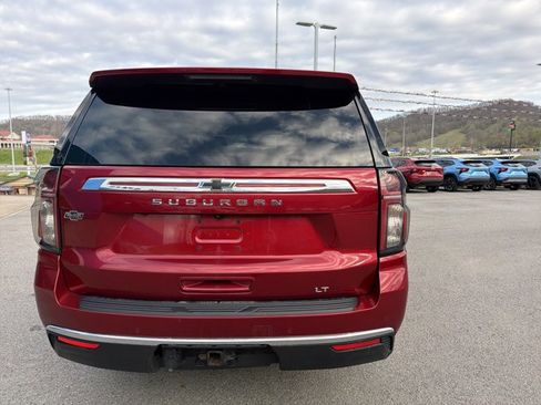 Used 2022 Chevrolet Suburban LT w/ Luxury Package image 5