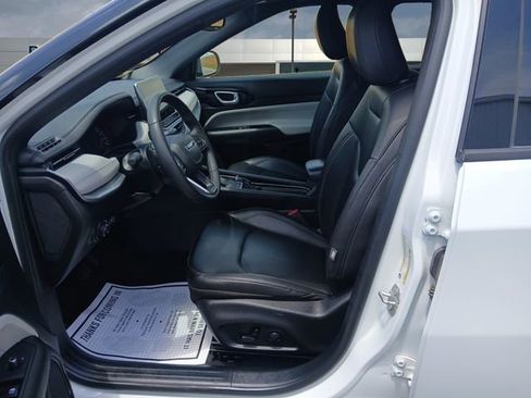 Used 2025 Jeep Compass Limited AWD/4WD image 9