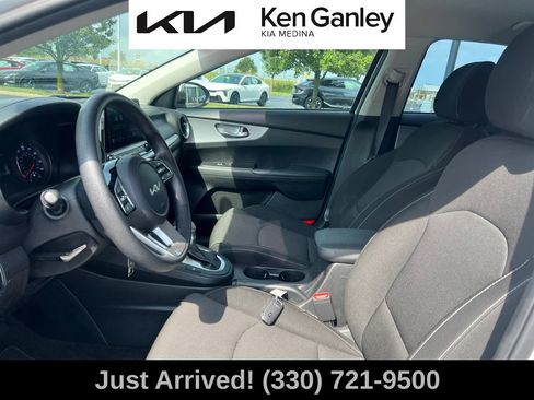 Used 2022 Kia Forte LXS FWD image 11