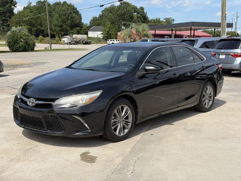 Used 2016 Toyota Camry SE FWD image 2