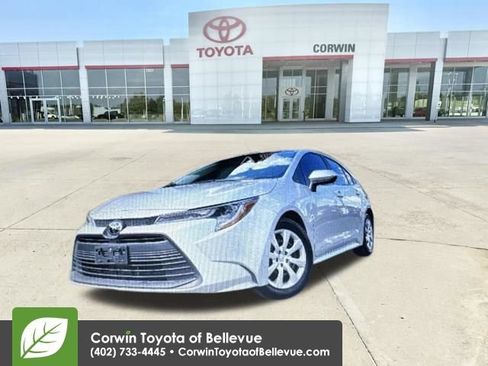 Used 2025 Toyota Corolla LE FWD image 1