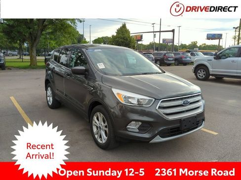Used 2019 Ford Escape SE FWD image 1