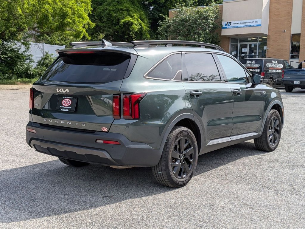 Used 2022 Kia Sorento S w/ Panoramic Sunroof Package AWD/4WD image 3