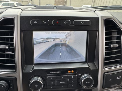 Used 2019 Ford F250 Lariat w/ Chrome Package image 18