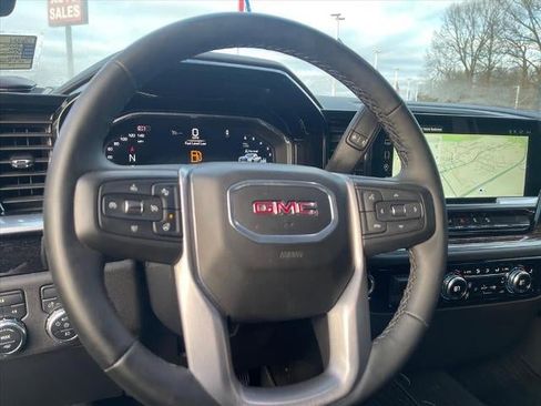 Used 2025 GMC Sierra 2500 SLE image 10