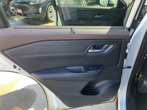 Used 2023 Nissan Rogue SV w/ SV Premium B Package image 23