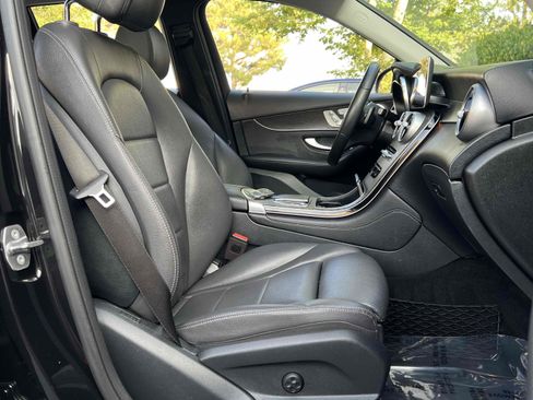 Used 2020 Mercedes-Benz GLC 300 4MATIC w/ Premium Package image 39