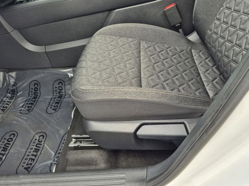 Certified 2025 Nissan Kicks SV FWD image 20