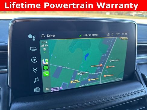 Used 2024 Chevrolet Suburban LT image 3