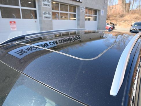 Used 2023 Volkswagen Taos SE image 10