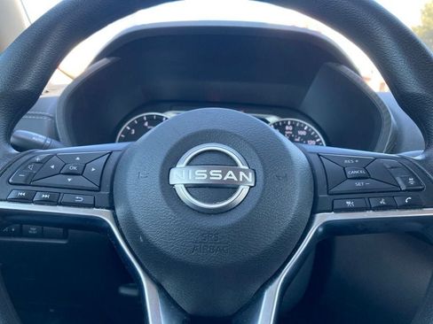 Used 2024 Nissan Sentra SV FWD image 17