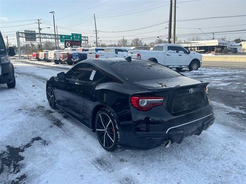 Used 2019 Toyota 86 image 6