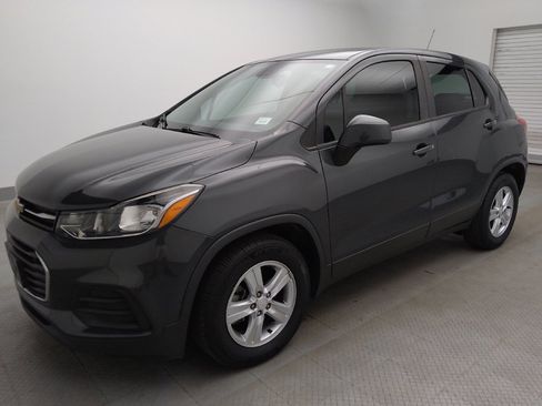 Used 2020 Chevrolet Trax LS w/ LPO, Cargo Package FWD image 2