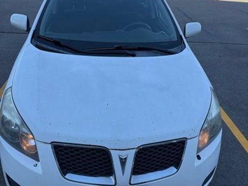 Used 2009 Pontiac Vibe w/ Preferred Package FWD image 2