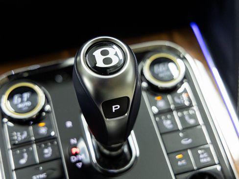 Certified 2026 Bentley Flying Spur V8 AWD/4WD image 32