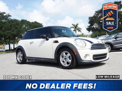 Used 2011 MINI Cooper Hardtop FWD image 1