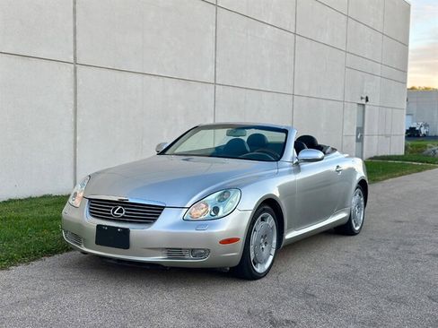 Used 2004 Lexus SC 430 Convertible RWD image 3