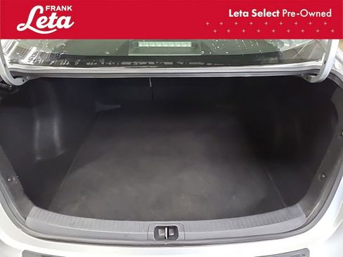 Used 2020 Toyota Corolla LE image 22