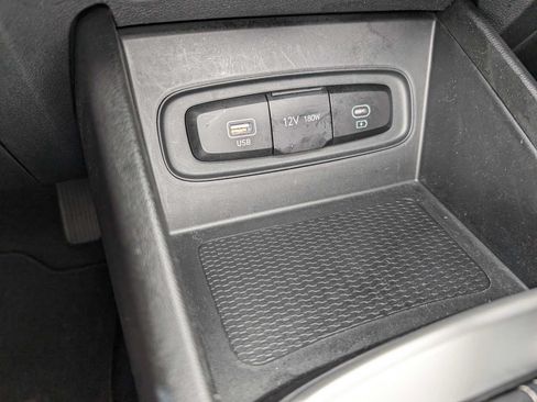 Used 2023 Hyundai Venue SE FWD image 26
