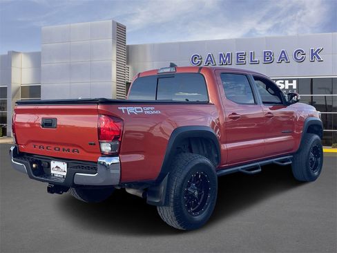 Used 2017 Toyota Tacoma TRD Off-Road image 5